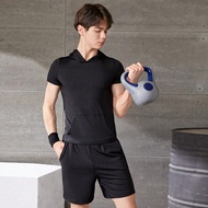 วัยรุ่นชาย แขนสั้น เสื้อสวมหัวมีฮู้ด และ ชุดกีฬา