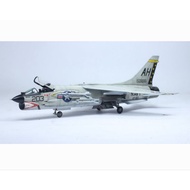 F-8E Crusader HASEGAW.A 1/72 US Navy Carrier Fighter