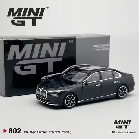 MINIGT 1:64 BMW i7 xDrive60 Black Sapphire Alloy Car Model 802