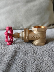 KITZ GATE VALVE 1 1/4"