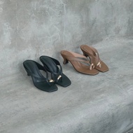 VALI BLACK HEELS 5CM | HEELS GOLD BUCKLEWanita