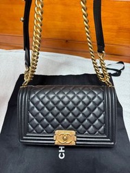 Chanel Boy牛皮中號金扣