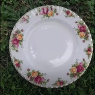 piring royal albert