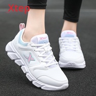 XTEP | รองเท้าวิ่งผู้หญิง XTEP ฤดูใบไม้ผลิ รองเท้าลำลอง หนัง กันน้ำ รองเท้ากีฬาสีขาว รองเท้าวิ่งสำหร