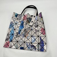 【Fast delivery】Issey Miyake-Lingge 6x6 color-block glossy graffiti shoulder bag
