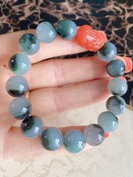 冰種飄藍花翡翠手串  十分冰透完美，珠子粒粒均勻 只係影相角度問題，配正紅滿肉保山南紅貔貅，清新中帶着高貴，喜歡素珠的可自行拆下更換，單珠11.5mm  非誠勿擾