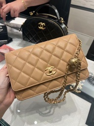 ***女生必備金球款 Chanel pearl crush Wallet on Chain beige WOC 奶茶色 金球
