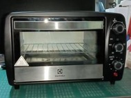零件機出清~~~Electrolux伊萊克斯15L獨立式電烤箱EOT3818K,故障原因無法加熱