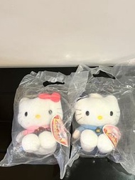 (3176) 1999年產品全新麥當勞x Hello Kitty 限量版waiter和waitress套裝毛毛公仔1對,值得收藏,未拆袋,約高16x 闊13 cm,清貨價$159