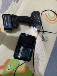 Makita牧田12v新款起子機跟4.0一粒。一代用充電器
