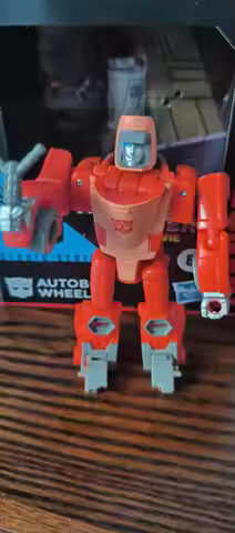 Takara Tomy Transformers Studio Series Core SS Wheelie TF1986 Burst Action Figures Model Collection 