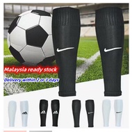 (Ready Stock) Soccer guard sock sleeve Professional football leg guard fixed sock sleeve Breathable 