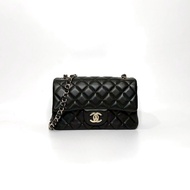 Chanel黑色淡金釦羊皮CF20 大mini A69900