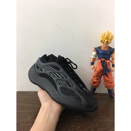 Yeezy 700V3黑色 异性