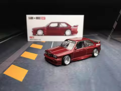 Kaido House Diecast 1/64 Scale BMW M3 V1 Overtaking Car Model Alloy BMW M3 E30 GT V1 Play Vehicles M