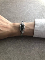 【日本直送 名牌中古包】GUCCI 古馳 手錶 銀色 標誌 不鏽鋼 6800L vintage 古董 舊款 puates