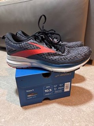 54折 Brooks Trace 3 跑鞋 (Blackened Pearl / Red)