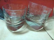 威士忌 起瓦士 CHIVAS REGAL 酒杯 玻璃杯，杯子是傾斜設計(可換物)
