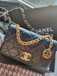 全新 Chanel Small Flag Bag 23s 金幣吊牌