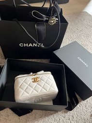 （全新）Chanel 白色長盒子雙扣 vanity case 可單鏈雙鏈三鏈