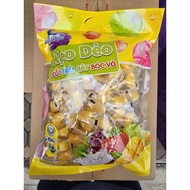 Peeled marshmallows with ripe mango and Dai Long green mango