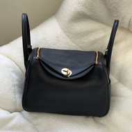 （保留中）(台灣購證🇹🇼）Hermes lindy26 黑金 W刻 ✨膠膜未撕