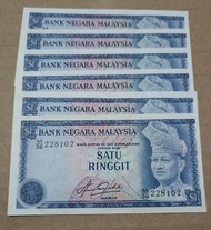 Duit Lama Malaysia Rm1 siri 4 with AU to UNC  condition