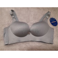 Brand new Seamless Bra 38B/28 inches