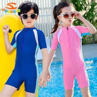 HOBIBEAR ชุดว่ายน้ำสำหรับเด็กชุดวันพีชหญิงและเด็กชายชุดว่ายน้ำชุดว่ายน้ำผู้ชายอาบแดดสำหรับเด็ก (พร้อมหมวกว่ายน้ำ)