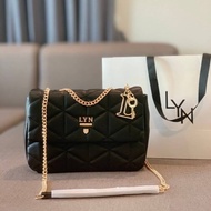 กระเป๋าสะพายไหล่ LYN 10’ รุ่น Cossbody Bag สายโซ่