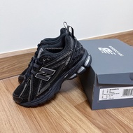 1906R- (M1906RCH) Pre-Order Product Color: Black/Gray IDRV