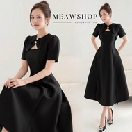 S-2XL  เดรสสีดำ แต่งกระดุมช่วงคอด้านหน้า เหมือนคลุมไหล่ ชุดไว้อาลัย ใส่แล้วผอม ชุดออกงาน ชุดไปงาน ชุ