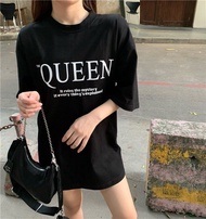 Korean เสื้อยืด Queen สไตล์เกาหลีน่ารัก โอเวอร์ไซส์เสื้อยืดผ้านิ่ม แขนสั้น เนื้อผ้าดีโปร่งสบาย Q6688