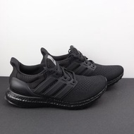 Adidas UltraBoost 運動鞋