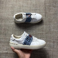 sepatu valentino garavani pria
