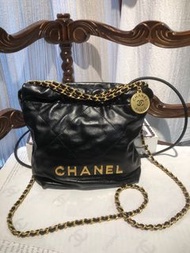 Chanel 23S黑金mini 22bag
