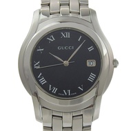 นาฬิกา Gucci GUCCI รุ่น 5500M ตัวเรือนสแตนเลสสตีล ระบบควอตซ์ แสดงข้อมูลแบบอนาล็อก หน้าปัดสีดำ ขนาดสำ
