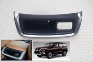 1ชิ้นของแท้ช่องUSBหลังชิ้นบนสำหรับ Toyota Fortuner 2015-23