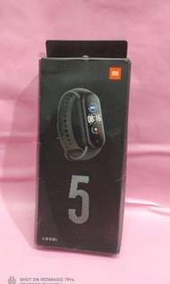 (蝕本出售只此一件) 全新貨品、小米手環 5 智能手環 1.1 英寸彩屏手環帶磁力充電 11 種運動模式遠程攝像頭藍牙 5.0 全球版 - 黑色、實物圖片