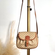 【日本直送 名牌中古包】CELINE 馬卡龍風水桶包 側背包 米色 凱旋門 PVC 皮革 前釦 vintage xwff8x