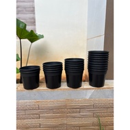 Thakiko hard plastic pot size 11x12x9