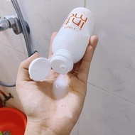 Dung dịch vệ sinh Intima màu cam chống v.i.ê.m