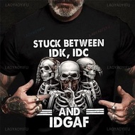 Terperangkap di antara IDK IDC dan IDGAF. T-shirt cetakan rangka tubuh lelaki, 100% kapas. Baju Hall