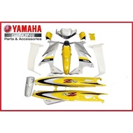 Cover Set + Stripe Kuning Sabit Yamaha 125 125ZR Y125ZR HLY Original ( NOS )