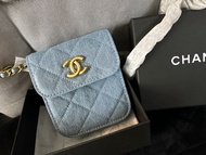 包順豐 全新Chanel Makeup vip gift crossbody bag 化妝系列嘅贈品 斜孭袋仔  （11x12.5cm(包順豐站/智能櫃郵費）