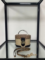 🎀Brand New Free Shipping💙Coach c5504 斜孭袋 PVC配牛皮｜Color 啡色+卡其色+黑色｜Size 尺吋約20x10x14 cm💙配件全齊適合送禮 嚴格檢測貨品絕