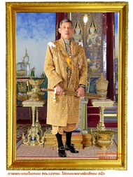 กรอบรูปหลุยส์ ไม้เทียม ขนาดกรอบใหญ่ 3นิ้ว พร้อมภาพพระบรมด้านในกรอบ ไวนิล 80x120 ซม.