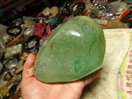 天然原礦原石 海洗大粒 滑面清透 蘋果綠 火山琉璃石 擺件 ~~ 綠色對應心輪 是舒緩 療癒 心情的顏色 ~~ T