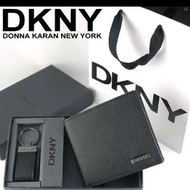 美國原裝 DKNY 正品防刮防潑水附零錢袋短皮夾+鑰匙圈超值禮盒組(附DKNY提袋)