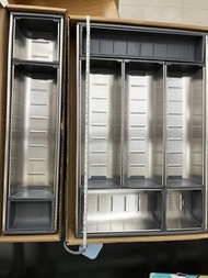2個廚櫃收納餐具用